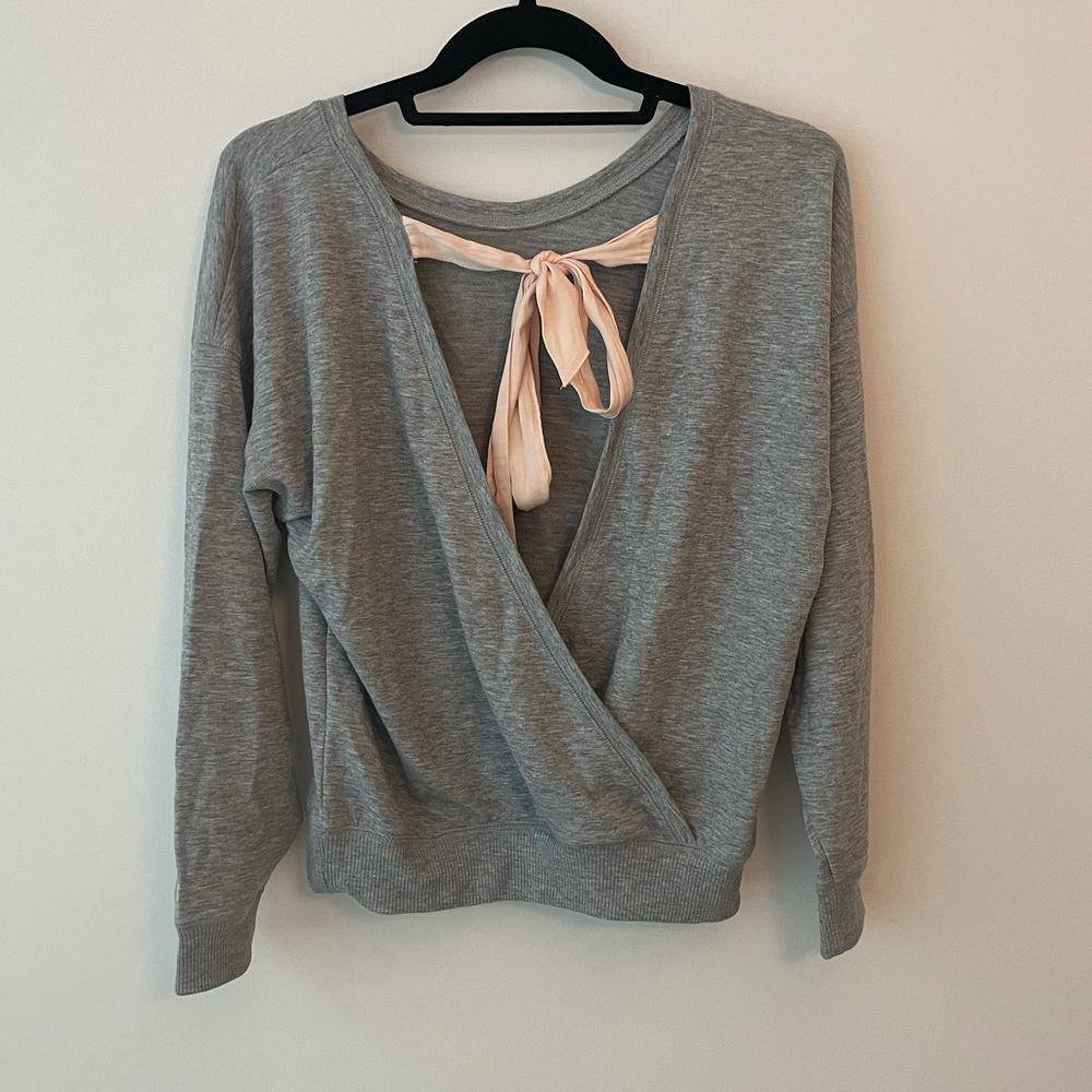 NWOT Victoria’s Secret, open-back/tie back sweater